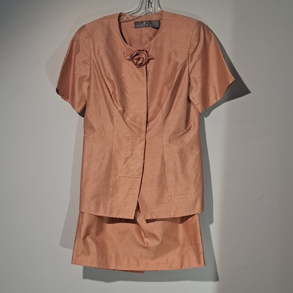 Liz Claiborne Dresses & Skirts - Liz Claiborne Vintage‎ Suit. Skirt/Jacket. Size 10 Petite